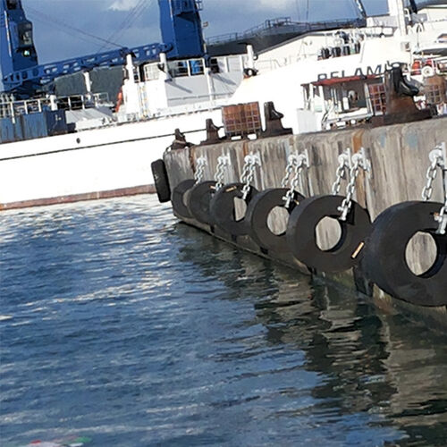 最新の会社の事例について 黒い円筒型海上フェンダー 耐久性のあるフェンダー 高い衝撃と低保守のために