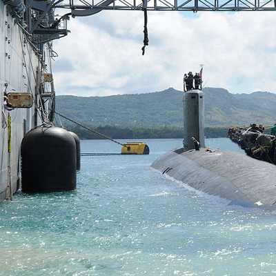 米国海軍油圧空気圧式フェンダーを浮かべる海底フェンダー50kPa D3.3m NRの垂直