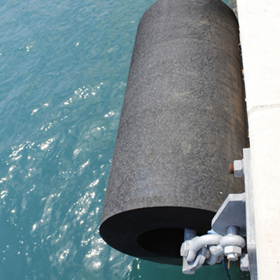 2000mm の 円筒型 海上 フンダー は 海上 安全 を 向上 さ せる