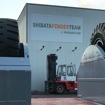 ASTM D2000 SAE J200 標準耐磨性のあるブラックローラーフェンダー