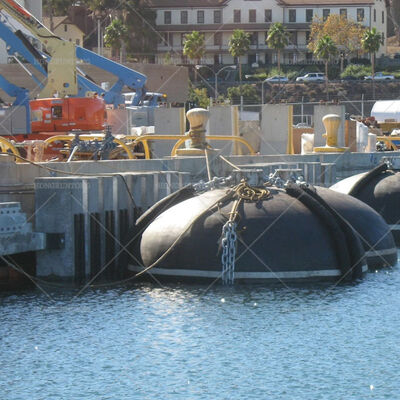 海上ドッキングのための優れたクッション効果を持つ重荷耐天候潜水艦フェンダー